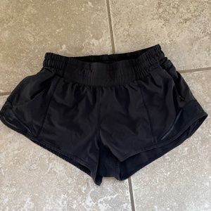 Lululemon Hotty Hot low-rise 2.5” Size 4